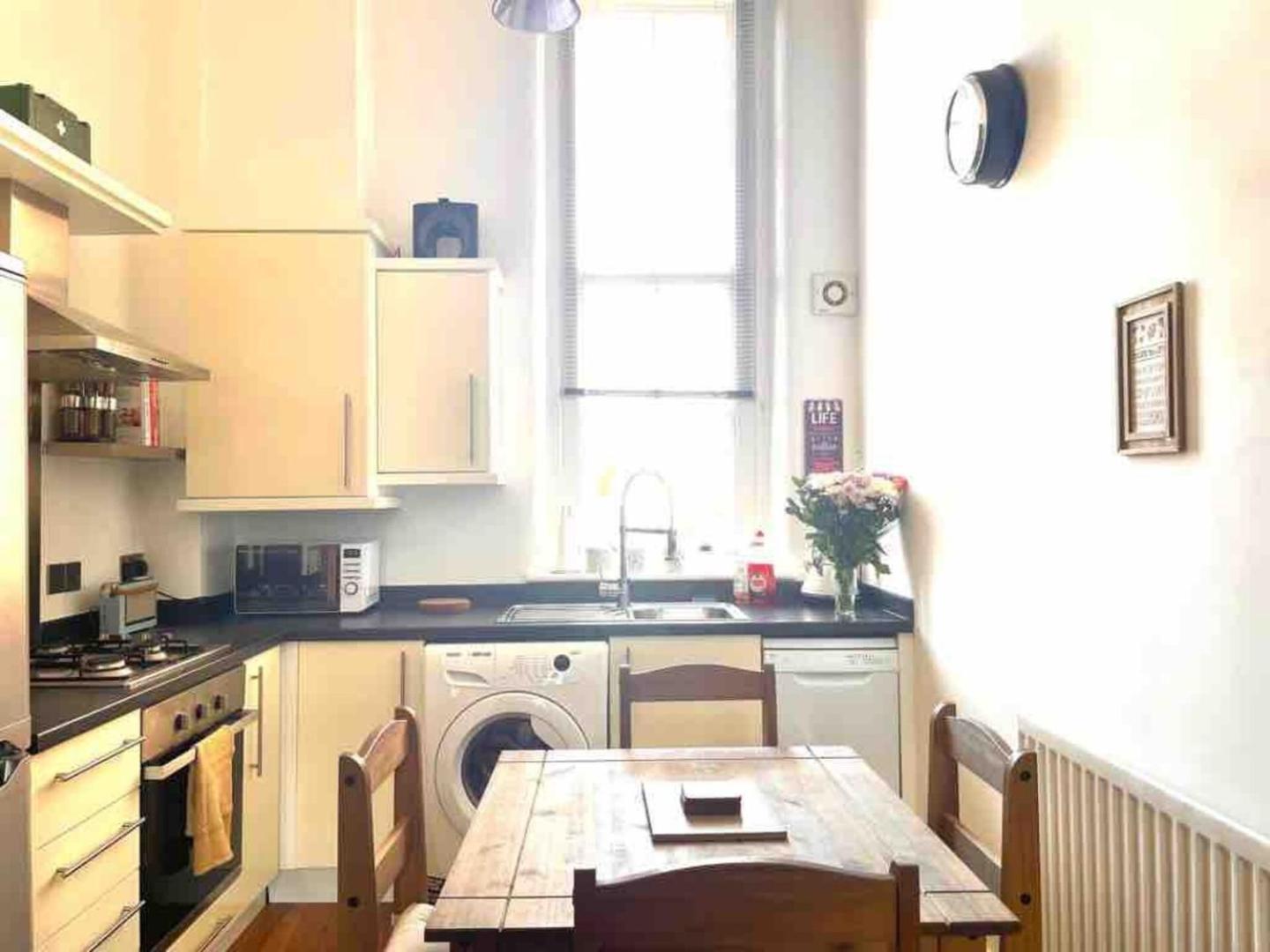 2 Bed Self Contained Apartment เร็กซ์แฮม ภายนอก รูปภาพ