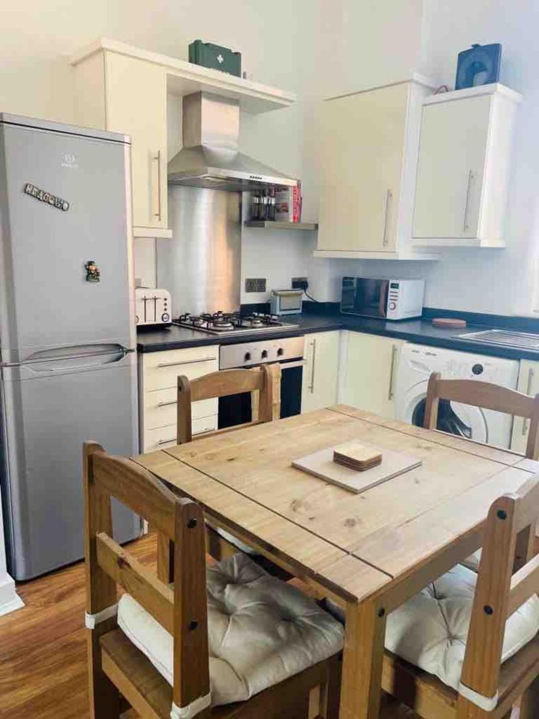 2 Bed Self Contained Apartment เร็กซ์แฮม ภายนอก รูปภาพ