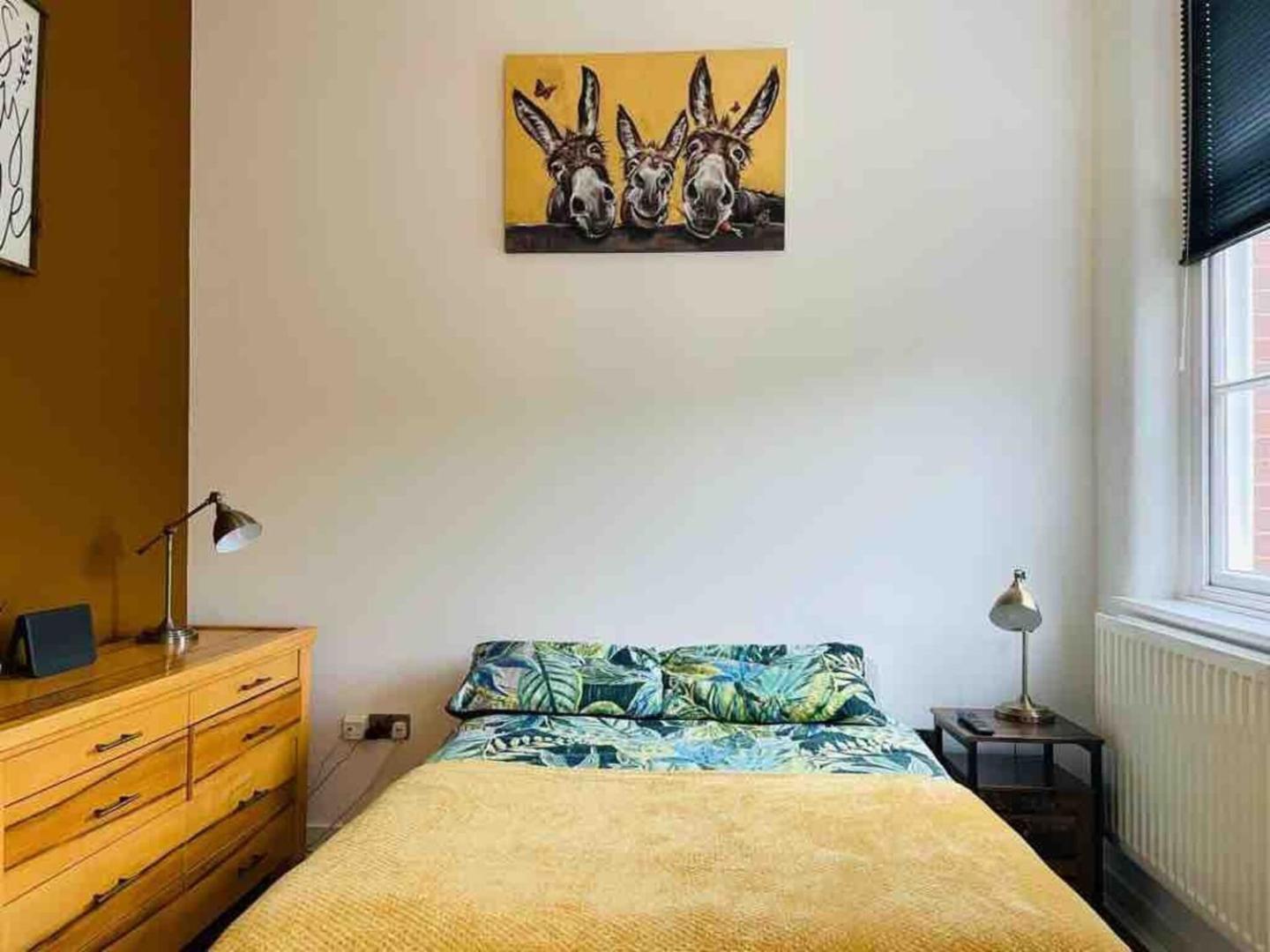 2 Bed Self Contained Apartment เร็กซ์แฮม ภายนอก รูปภาพ